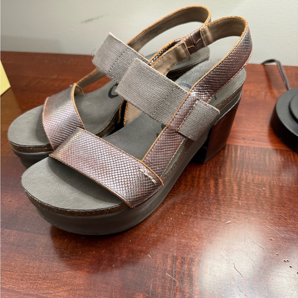 OTBT Indigo Style Block Heel size 8 sandal